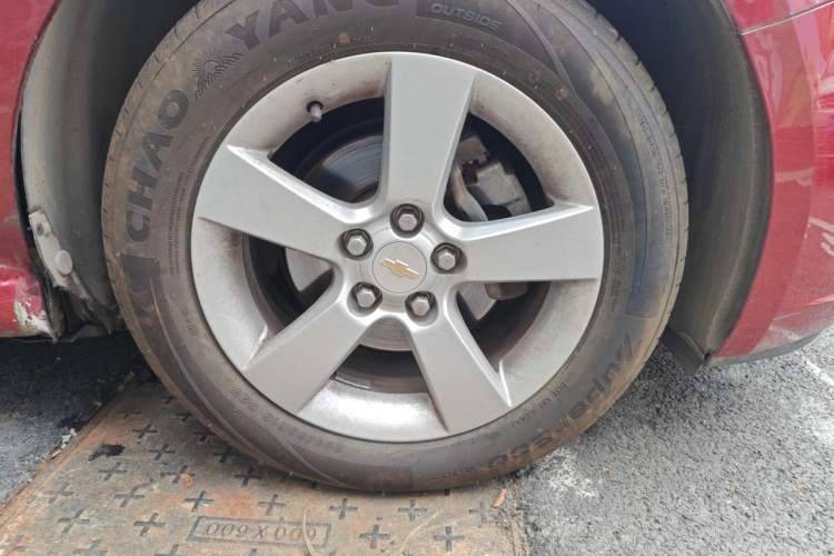Used Chevrolet Cruze 2013 1.6L SE WTCC Edition MT Right Front Wheel Hub