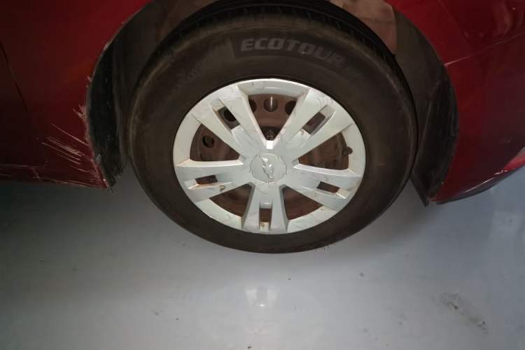 Used Chevrolet Cruze 2013 1.6L SL Sunroof Edition MT Right Front Wheel Hub