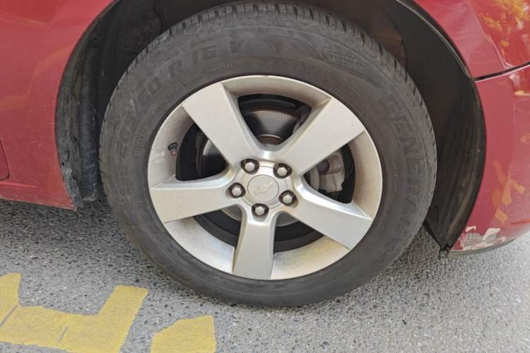 Used Chevrolet Cruze 2013 1.6L SE MT Right Front Wheel Hub