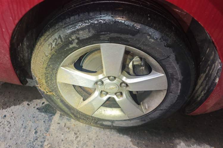 Used Chevrolet Cruze 2013 Hatchback 1.6L Manual Luxury Model Right Front Wheel Hub