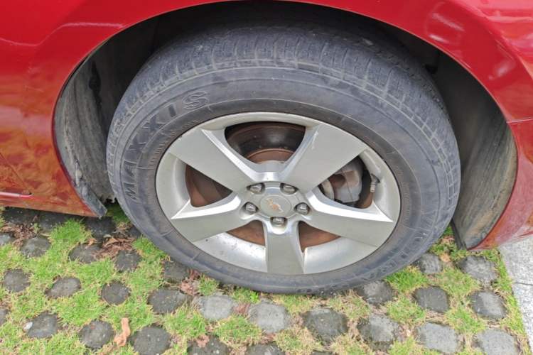 Used Chevrolet Cruze 2013 Hatchback 1.6L Manual Luxury Model Right Front Wheel Hub