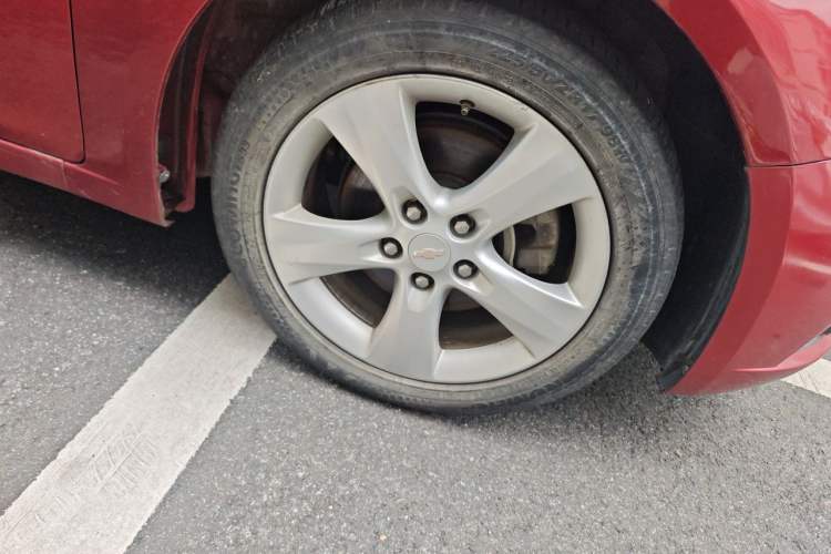 Used Chevrolet Cruze 2013 Hatchback 1.6T Automatic Flagship Model Right Front Wheel Hub