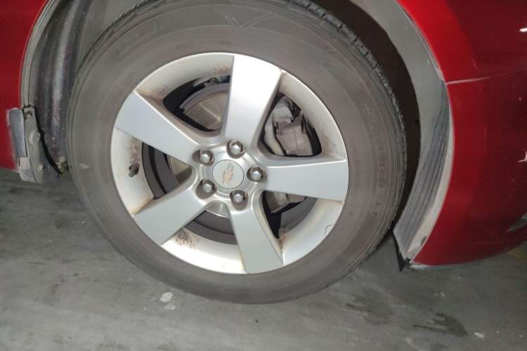 Used Chevrolet Cruze 2013 Hatchback 1.6L Manual Luxury Model Right Front Wheel Hub