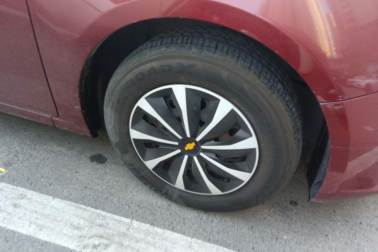 Used Chevrolet Cruze 2013 1.6L SL Sunroof Edition MT Right Front Wheel Hub