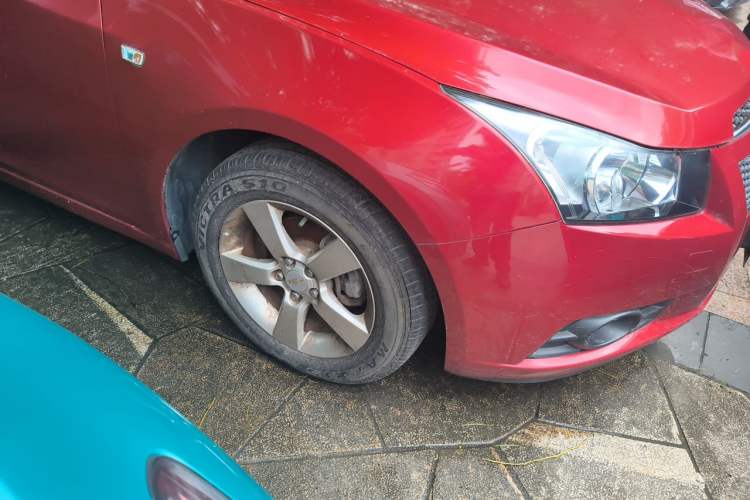 Used Chevrolet Cruze 2013 Hatchback 1.6L Manual Luxury Model Right Front Wheel Hub
