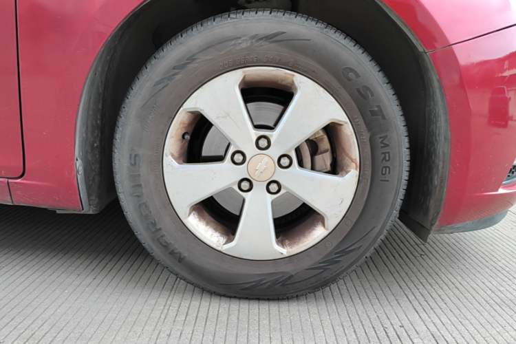 Used Chevrolet Cruze 2013 1.6L SL Sunroof Edition MT Right Front Wheel Hub