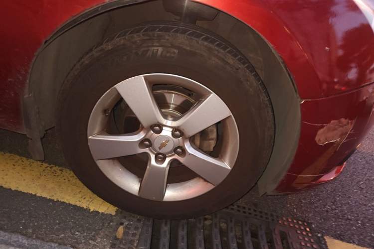 Used Chevrolet Cruze 2013 1.8L SE AT Right Front Wheel Hub