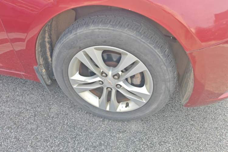 Used Chevrolet Cruze 2013 Hatchback 1.6L Automatic Luxury Model Right Front Wheel Hub