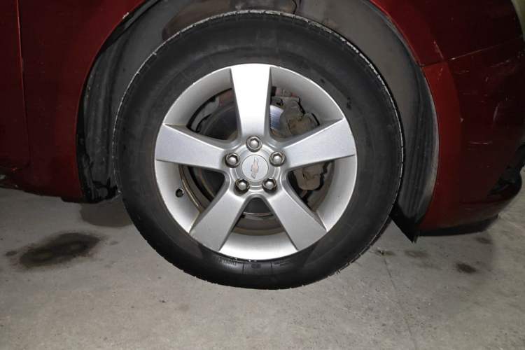 Used Chevrolet Cruze 2013 1.6L SL Grand Edition Manual Transmission Right Front Wheel Hub