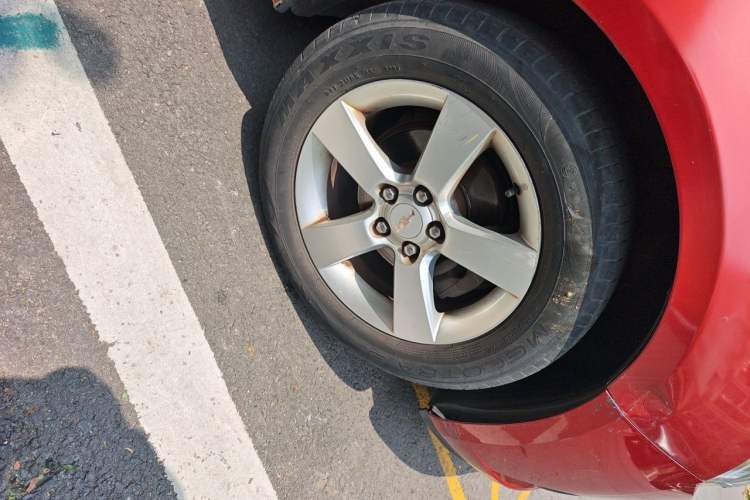 Used Chevrolet Cruze 2013 1.6L SE MT Right Front Wheel Hub
