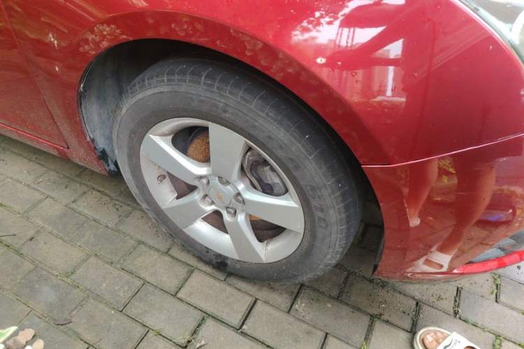 Used Chevrolet Cruze 2013 Hatchback 1.6L Manual Luxury Model Right Front Wheel Hub