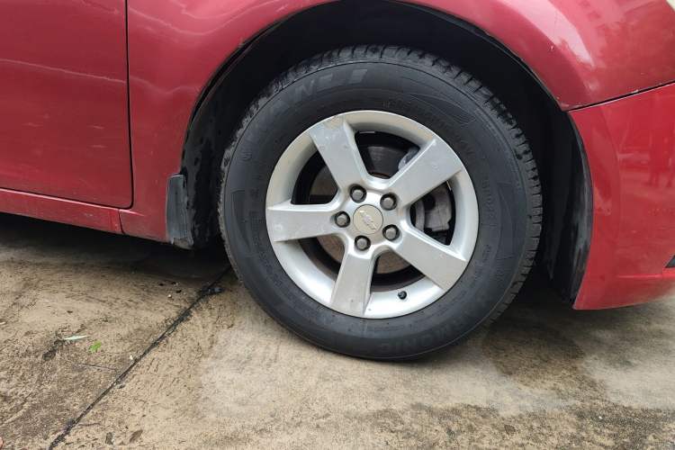 Used Chevrolet Cruze 2013 1.6L SL MT Right Front Wheel Hub