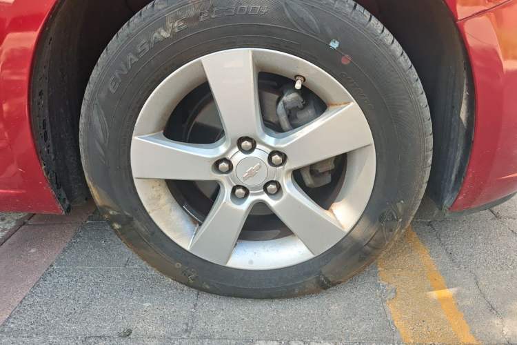 Used Chevrolet Cruze 2013 1.8L SE AT Right Front Wheel Hub