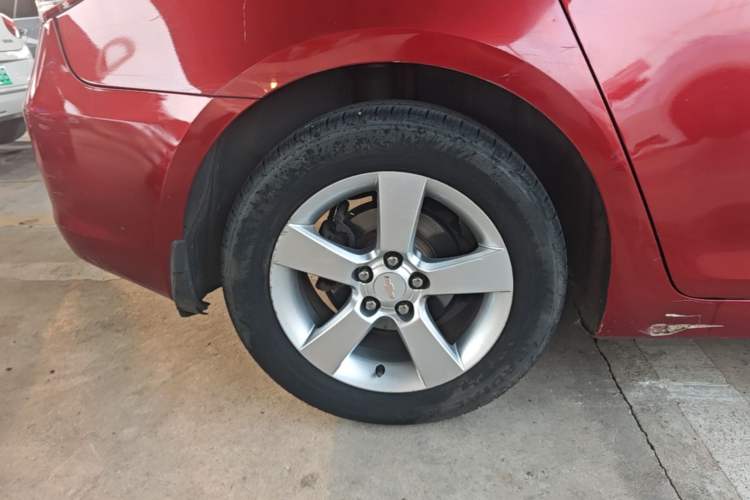 Used Chevrolet Cruze 2013 Hatchback 1.6L Automatic Luxury Model Right Rear Wheel Hub