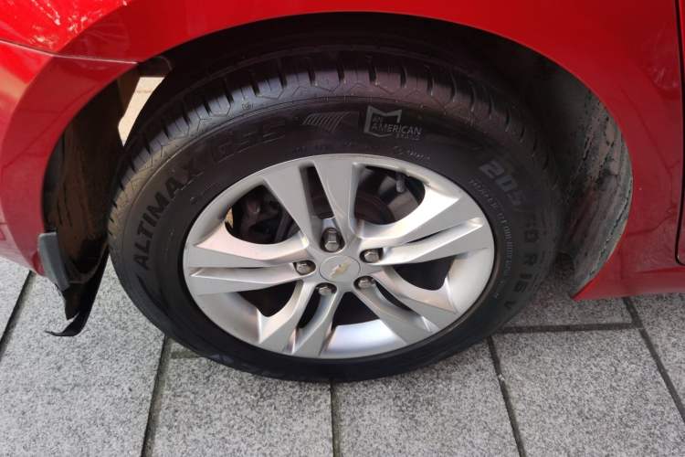 Used Chevrolet Cruze 2013 Hatchback 1.6L Manual Luxury Model Right Rear Wheel Hub