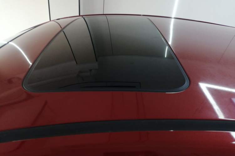 Used Chevrolet Cruze 2013 Hatchback 1.6L Manual Luxury Model Roof