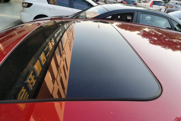 Used Chevrolet Cruze 2013 Hatchback 1.6L Manual Luxury Model Roof