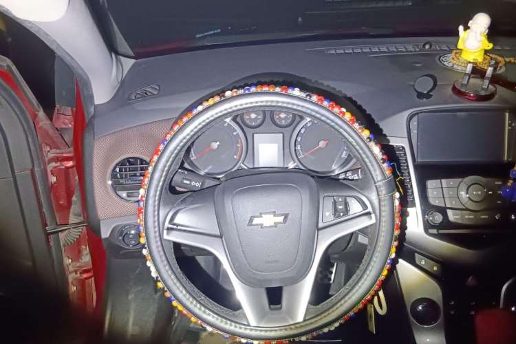 Used Chevrolet Cruze 2013 Hatchback 1.6L Automatic Luxury Model Steering Wheel