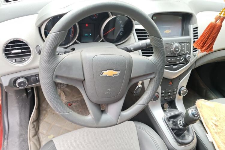 Used Chevrolet Cruze 2013 1.6L SL MT Steering Wheel