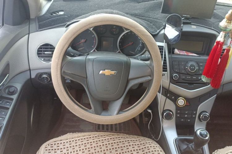 Used Chevrolet Cruze 2013 1.6L SE MT Steering Wheel
