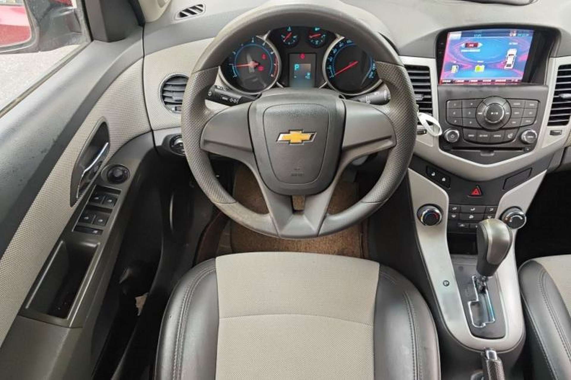 Used Chevrolet Cruze 2013 1.8L SE AT Steering Wheel