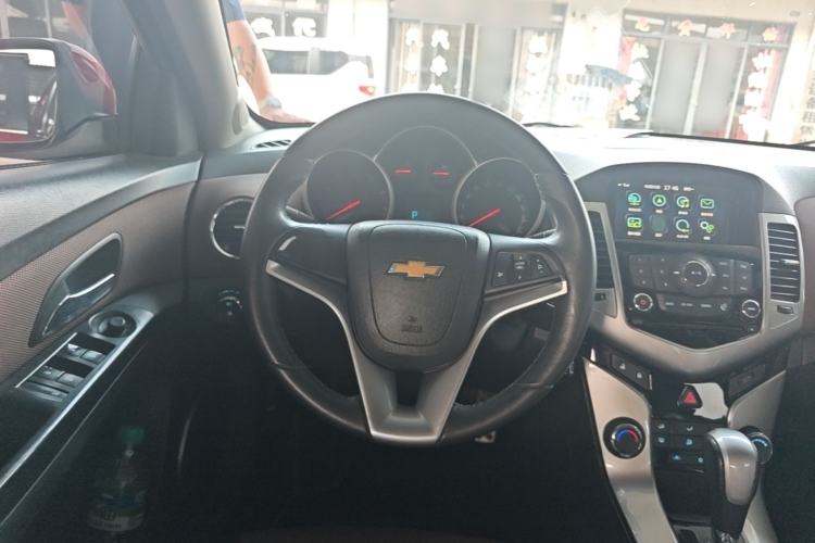 Used Chevrolet Cruze 2013 Hatchback 1.6L Automatic Luxury Model Steering Wheel
