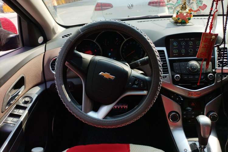 Used Chevrolet Cruze 2013 Hatchback 1.6L Automatic Luxury Model Steering Wheel