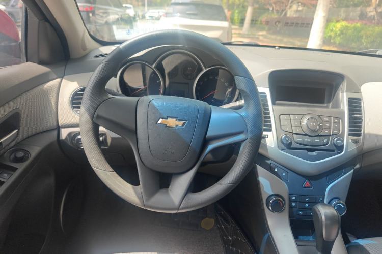 Used Chevrolet Cruze 2013 1.8L SE AT Steering Wheel