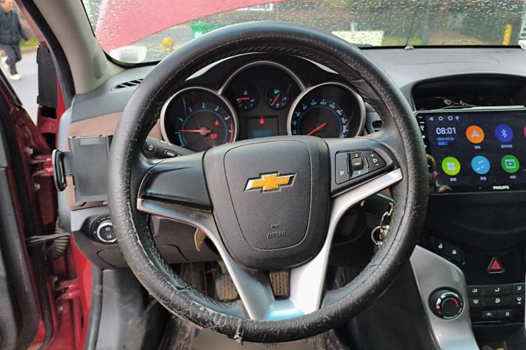 Used Chevrolet Cruze 2013 Hatchback 1.6L Manual Luxury Model Steering Wheel