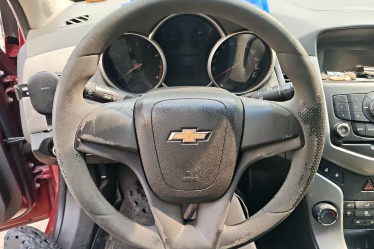 Used Chevrolet Cruze 2013 1.6L SE AT Steering Wheel