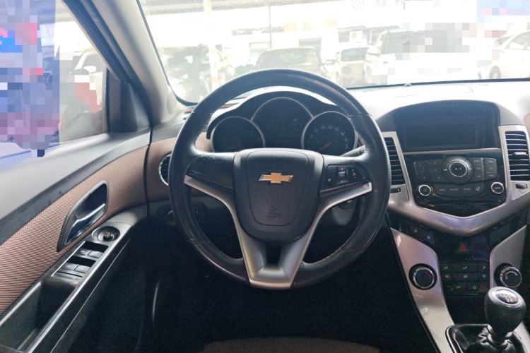 Used Chevrolet Cruze 2013 Hatchback 1.6L Manual Luxury Model Steering Wheel