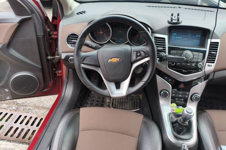 Used Chevrolet Cruze 2013 Hatchback 1.6L Manual Luxury Model Steering Wheel