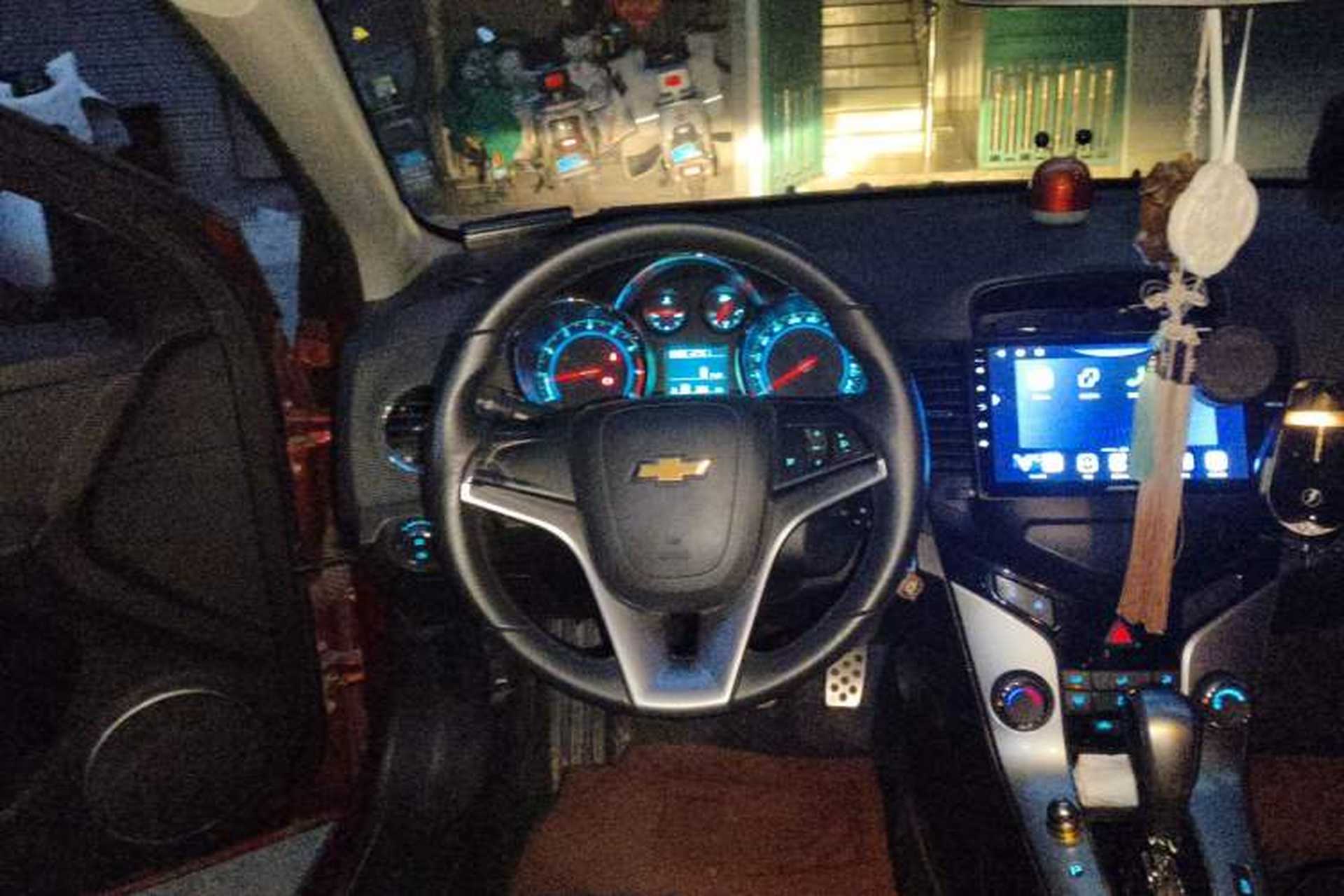 Used Chevrolet Cruze 2013 Hatchback 1.6T Automatic Flagship Model Steering Wheel