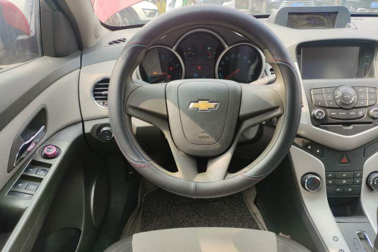 Used Chevrolet Cruze 2013 1.8L SE AT Steering Wheel