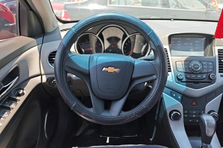 Used Chevrolet Cruze 2013 1.8L SE AT Steering Wheel