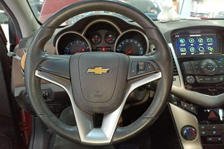 Used Chevrolet Cruze 2013 Hatchback 1.6L Automatic Luxury Model Steering Wheel