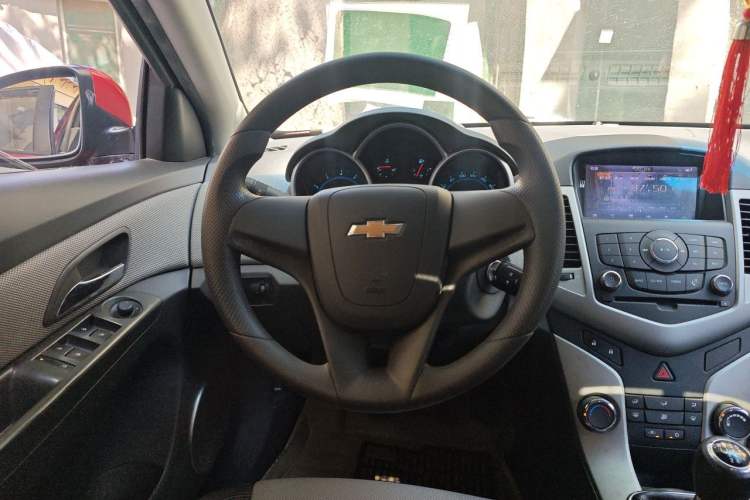 Used Chevrolet Cruze 2013 1.6L SE MT Steering Wheel