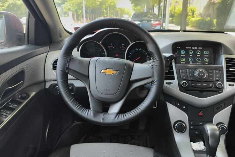 Used Chevrolet Cruze 2013 1.8L SE AT Steering Wheel