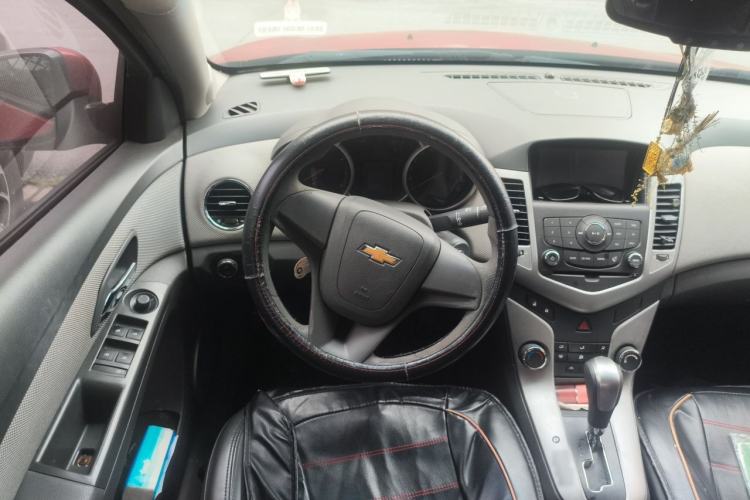 Used Chevrolet Cruze 2013 1.6L SE AT Steering Wheel
