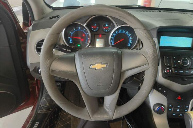 Used Chevrolet Cruze 2013 1.8L SE AT Steering Wheel