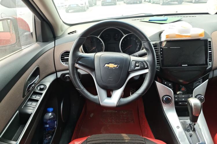 Used Chevrolet Cruze 2013 Hatchback 1.6L Automatic Luxury Model Steering Wheel