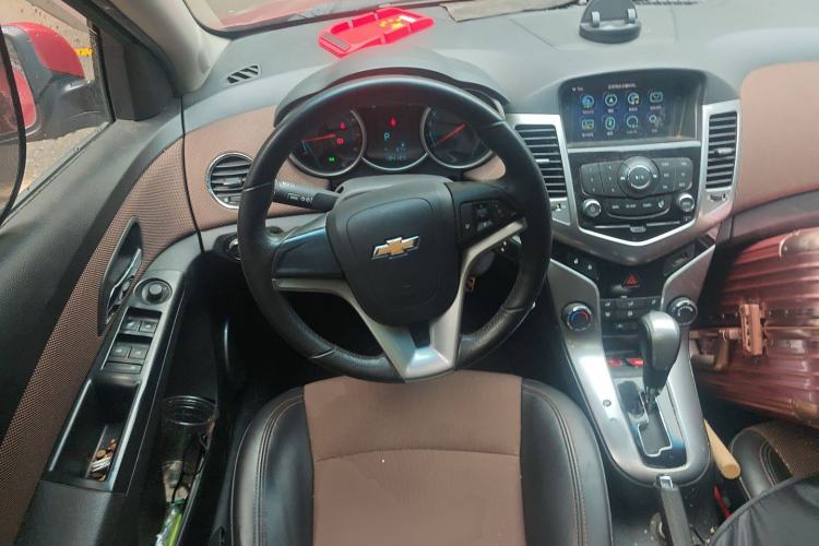 Used Chevrolet Cruze 2013 Hatchback 1.6L Automatic Luxury Model Steering Wheel