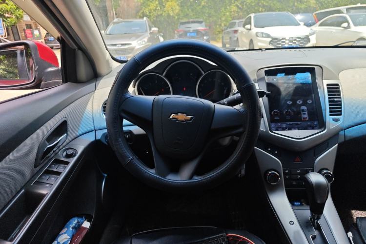 Used Chevrolet Cruze 2013 1.6L SE AT Steering Wheel