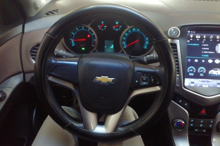 Used Chevrolet Cruze 2013 Hatchback 1.6L Manual Luxury Model Steering Wheel