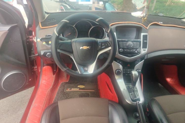 Used Chevrolet Cruze 2013 Hatchback 1.6L Automatic Luxury Model Steering Wheel