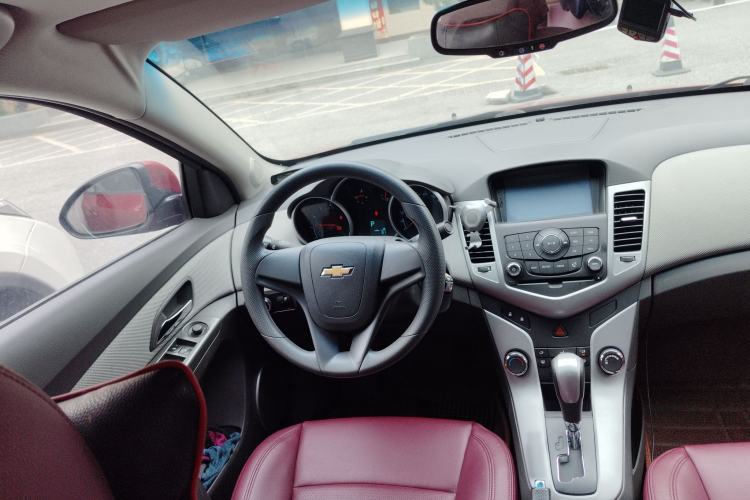 Used Chevrolet Cruze 2013 1.6L SE AT Steering Wheel