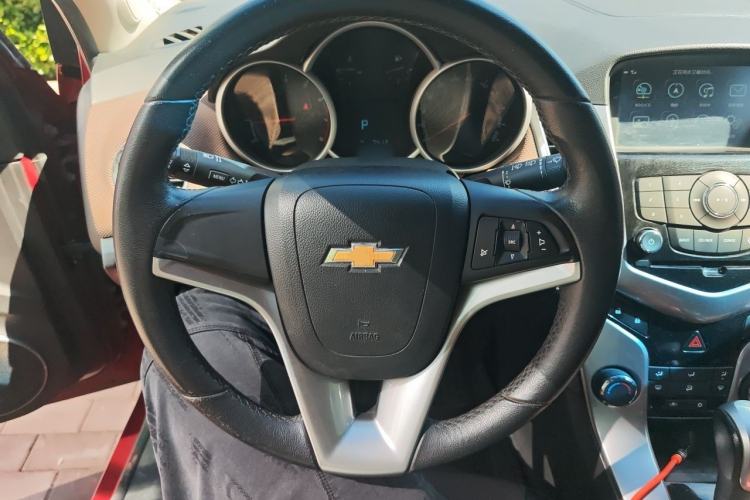 Used Chevrolet Cruze 2013 Hatchback 1.6L Automatic Luxury Model Steering Wheel