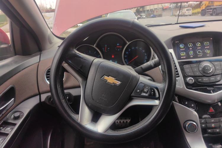 Used Chevrolet Cruze 2013 Hatchback 1.6L Automatic Luxury Model Steering Wheel