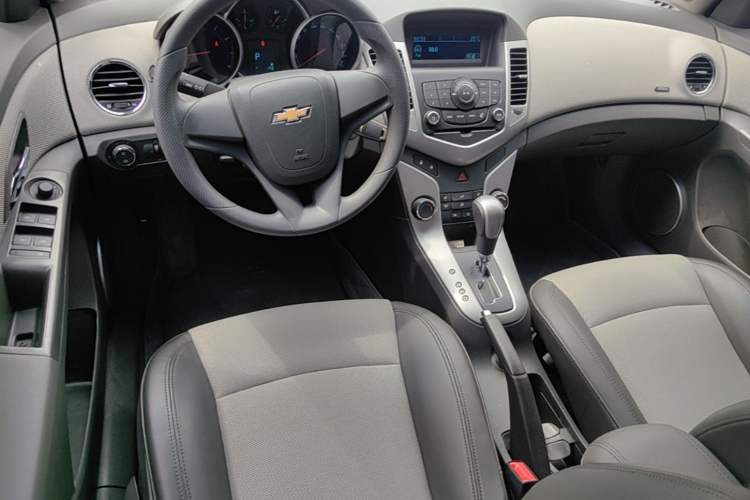 Used Chevrolet Cruze 2013 1.8L SE AT Steering Wheel