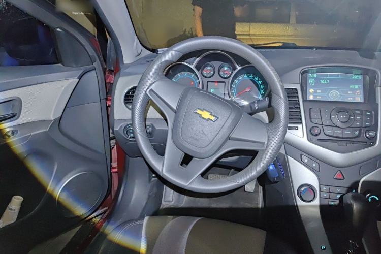 Used Chevrolet Cruze 2013 1.6L SE AT Steering Wheel